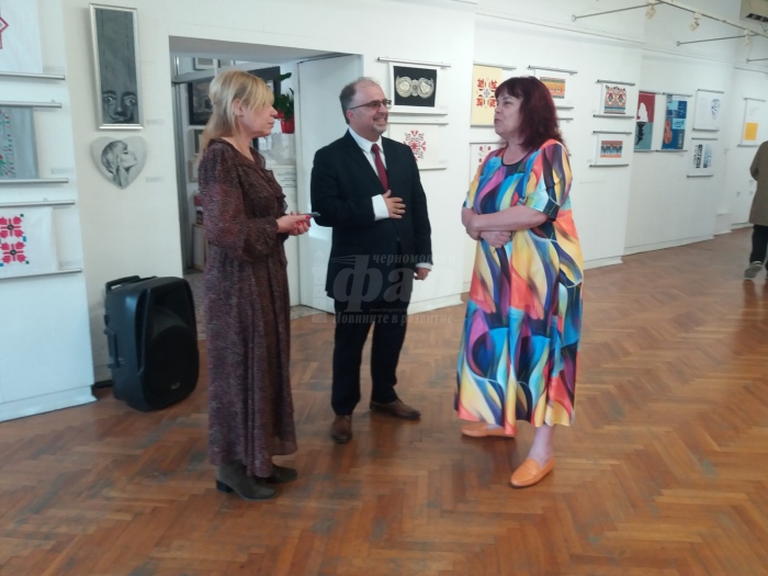 Министърът на културата откри изложбата на младите художници от НУМСИ \
