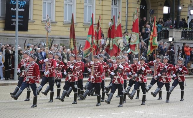 С водосвет на бойните знамена и знамената-светини ще бъде отбелязан Денят на храбростта и празник на Българската армия