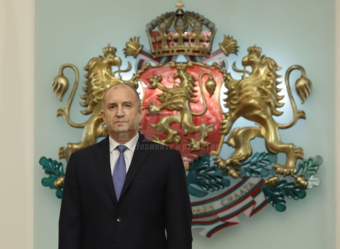 Радев ще удостои с Почетния знак на президента изявени български дейци 