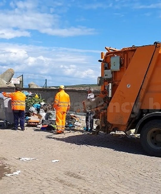 Ударно почистват Созопол от препълнени с боклук контейнери