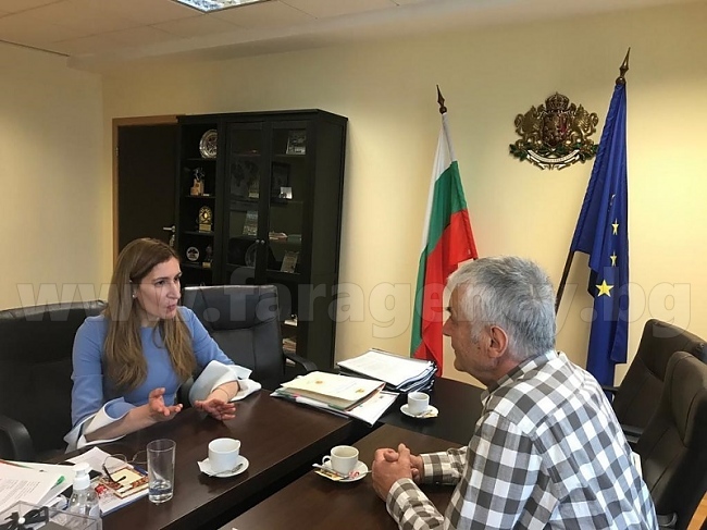 Министър Ангелкова: Няма да се допусне риск за живота и здравето на плажуващите