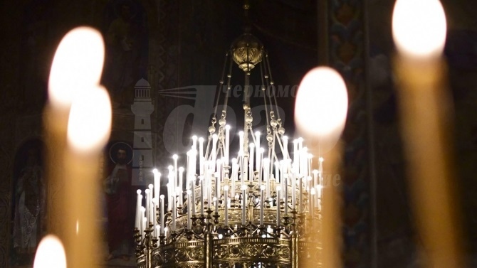 Православната църква почита Свети Дух  