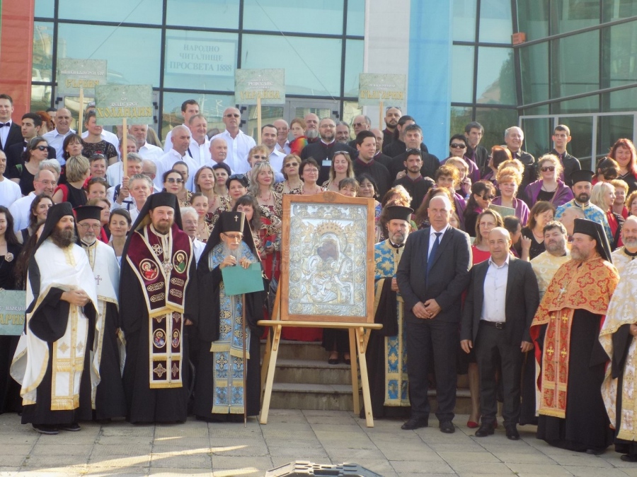 Магията на православната музика носи вярата и надеждата в Поморие