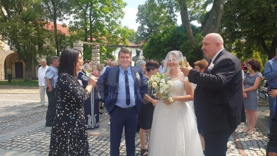 Тежка сватба вдигна народният певец Костадин Михайлов