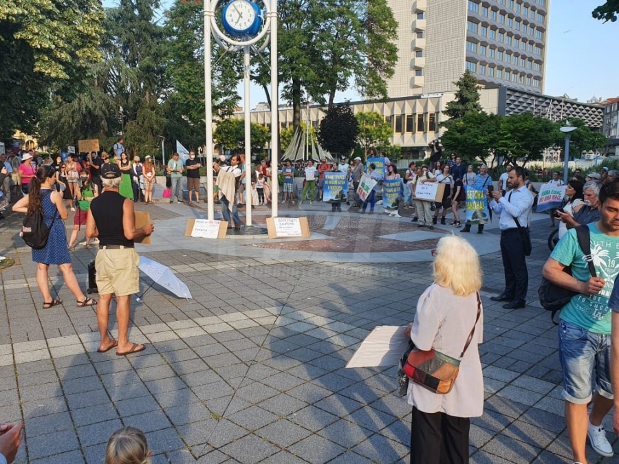 В Бургас  протестираха срещу промените в еко закон 