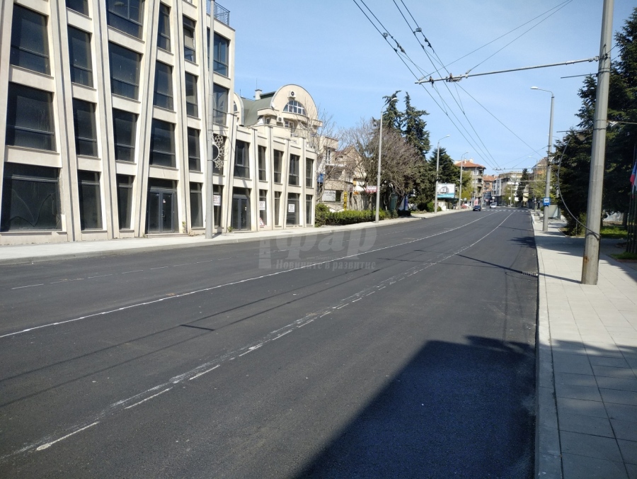 На 1 юли полагат износващия слой нов асфалт на „Булаир“