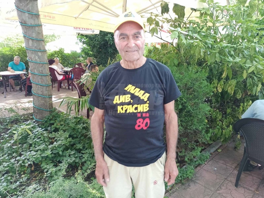 Една легенда на 80: Димитър Чинелито продължава да е неразделен с колелото и до днес