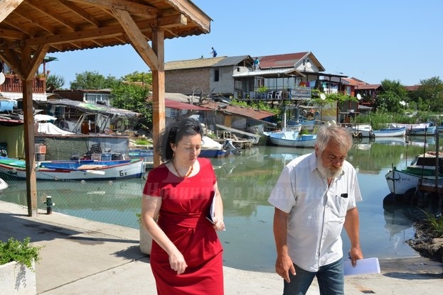 Министър Десислава Танева се срещна с рибарите от „Ченгене скеле“