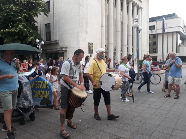 Втори протест „Море без бетон“ в Бургас – този път много по-масов