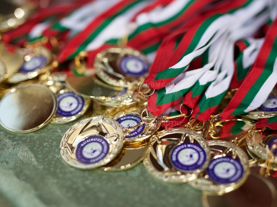 14 медала от „Математика без граници“ за ученици от СУ „Любен Каравелов“