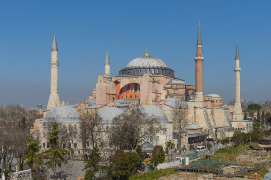 Турски съд ще обяви „Света София“ за джамия