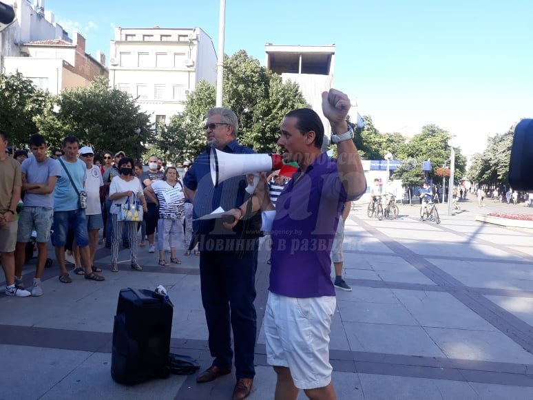 В Бургас: Протестът ми е много по-добър от протеста ти