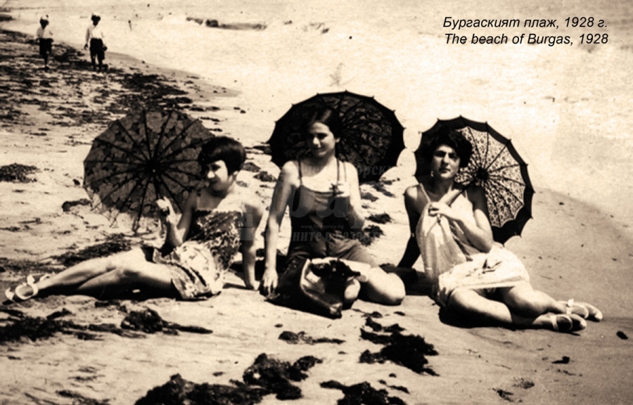 Показват архивни снимки на бургаския плаж