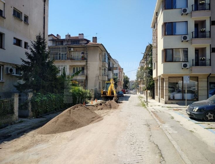 Утре започва асфалтирането на улица Средна гора 