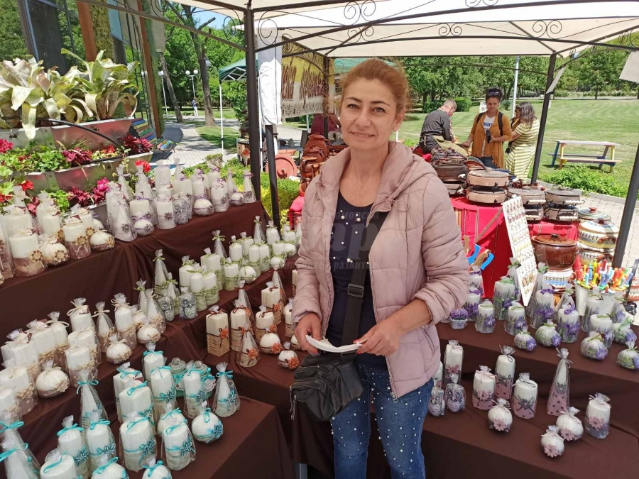 Екатерина Коцева: Ароматните свещи са труден занаят, който тепърва навлиза в България