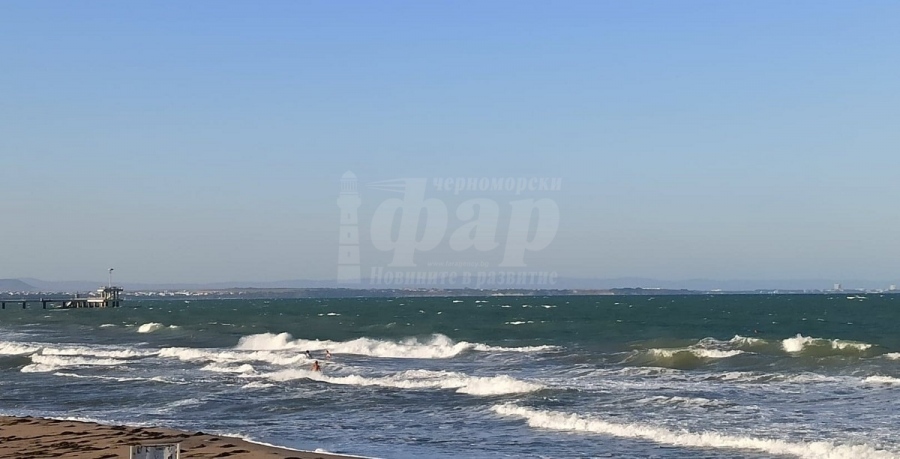 Бурно море и жълт код днес в Бургас