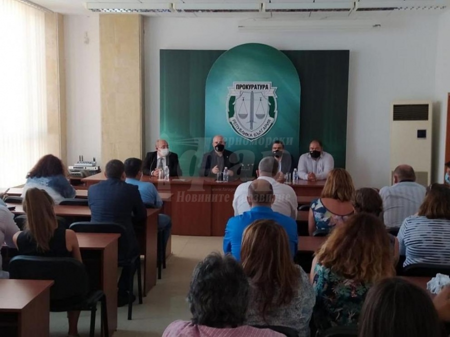 Иван Гешев поздрави прокурорите от Бургас за добре свършена работа 