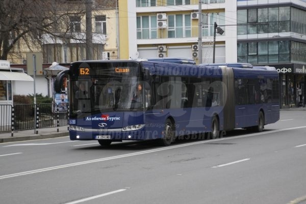 Старозагорка се блъсна с БМВ-то си в градски автобус 