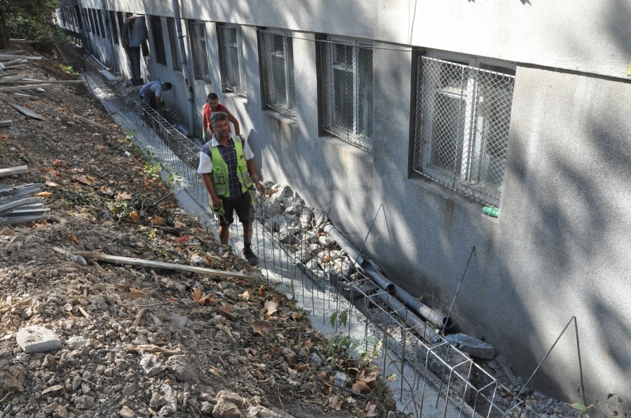 Укрепват сградата на ДКЦ -II