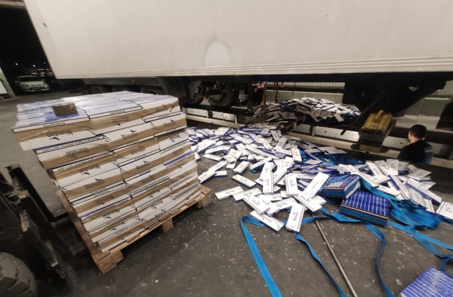 Контрабандни цигари в хладилен камион откриха митничари на Лесово