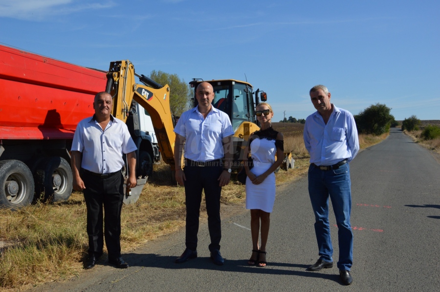 Тихомир Янакиев даде официалния старт на ремонта на пътя Росен-Равна гора