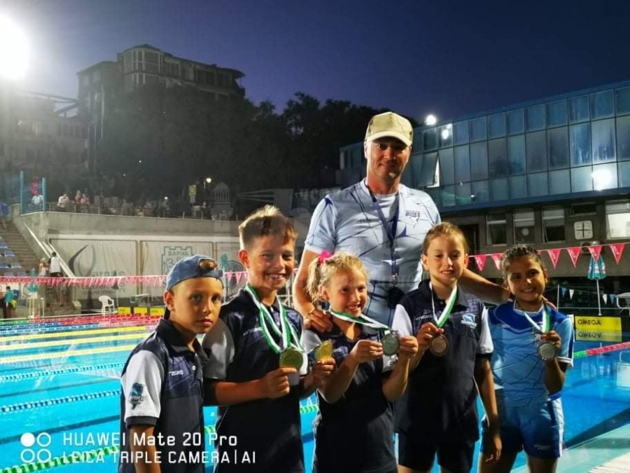 Поредица от отличия за бургаските „Акули“ от летните турнири по плуване