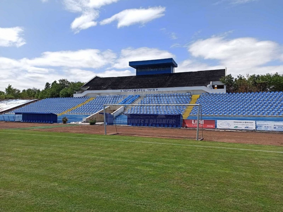 Общината започва преговори да си върне стадион Черноморец 
