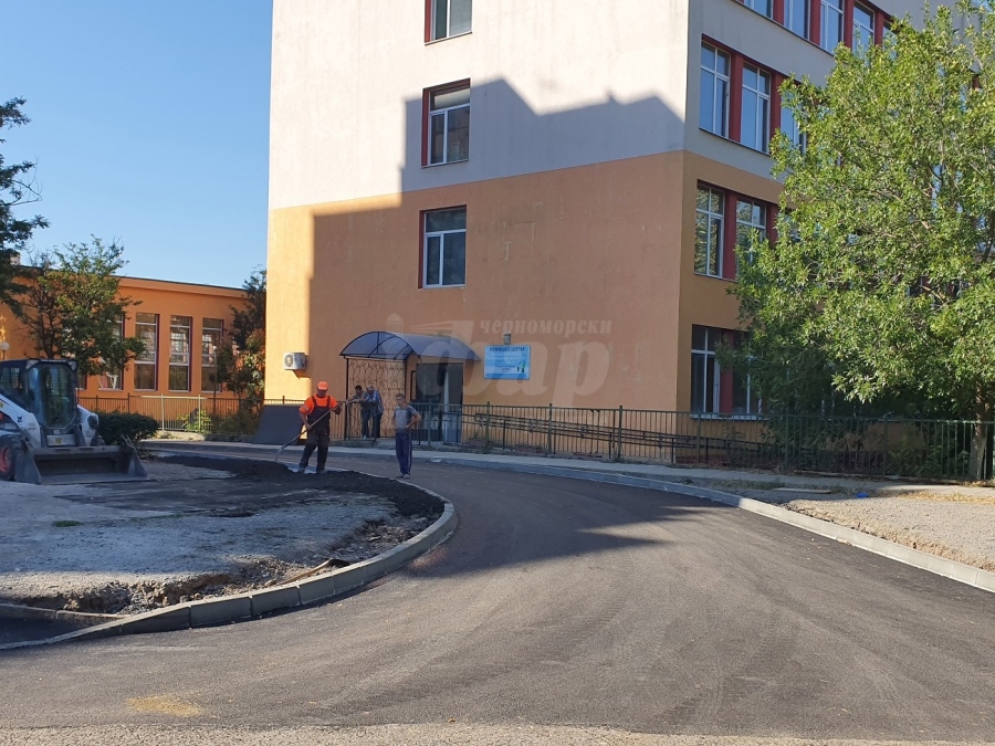 Кметът Николов разпореди огледи на училищните дворове и сградите преди 15 септември