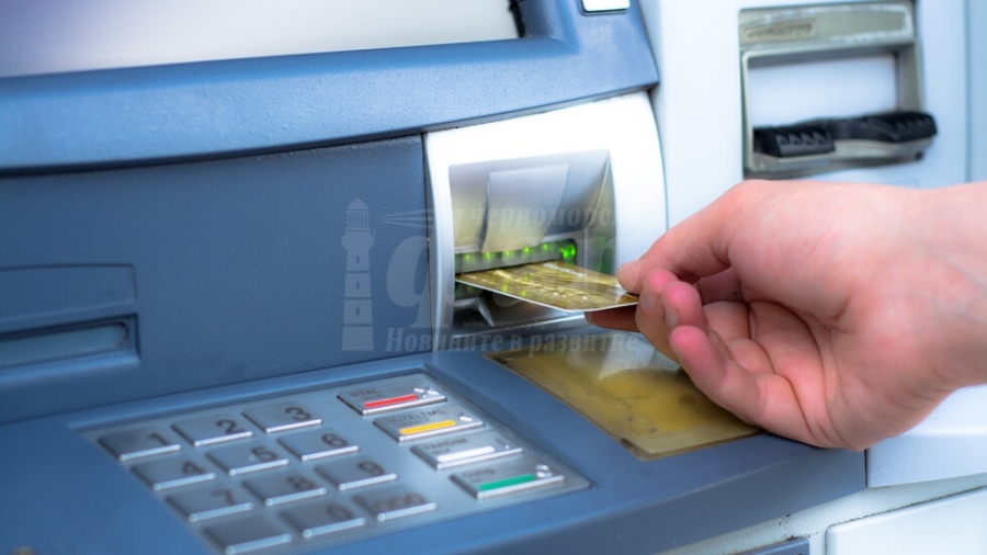 БНБ: Тегленето на пари от банкомат попада извън обсега на Закона за платежните услуги