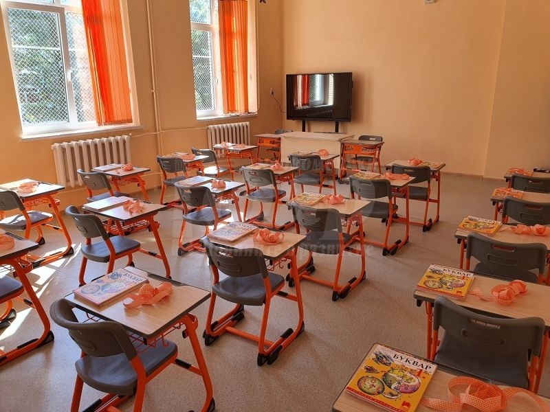  2050 бургаски първолаци ще влязат днес в обновени и модерно оборудвани класни стаи 
