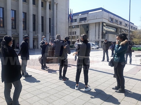 Недоволни от мерките протестираха пред Община Бургас