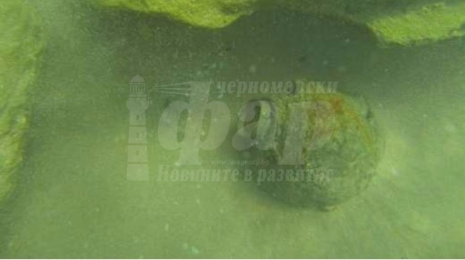 Мъж се гмурна в морето край Созопол, намери мина на дъното 