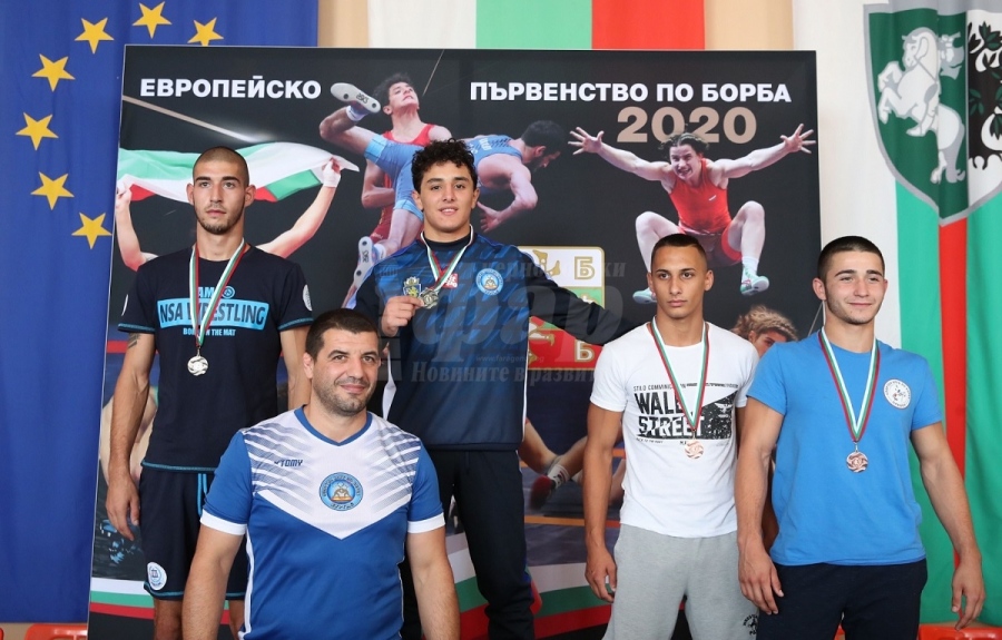 Бургаските борци обраха медалите на Държавното за юноши в Сливен