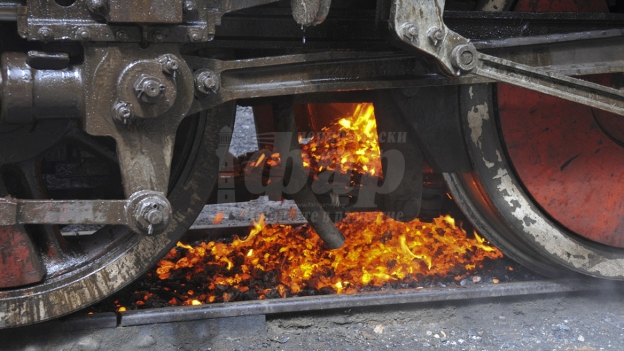 Влак за Бургас се запали край Карагеоргиево