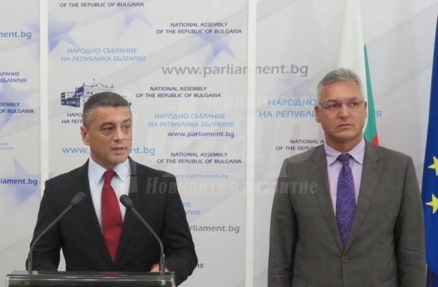  Шестима депутати напускат парламентарната група на БСП, сред тях и Димитър Стоянов от Бургас