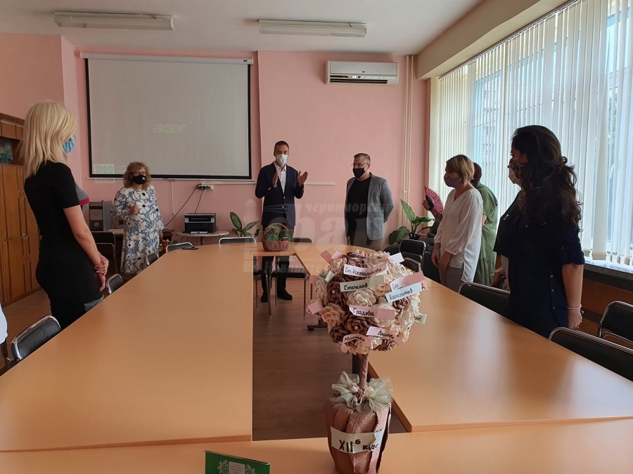 Димитър Николов, кмет: Радва ме фактът, че все повече млади учители започват кариерата си в Бургас