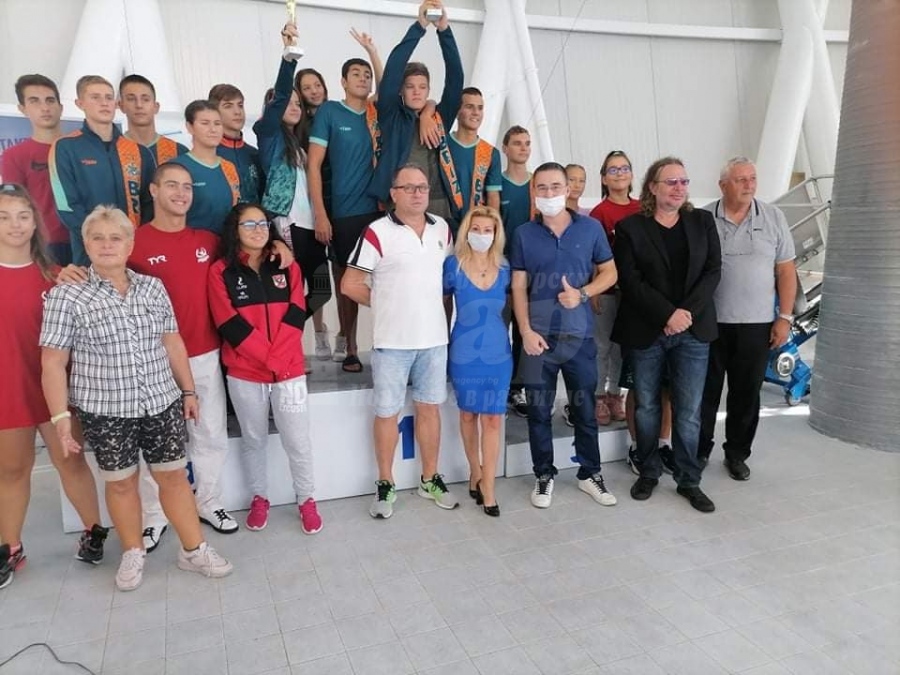 Кметът поздрави бургаските плувци за постигнатия успех