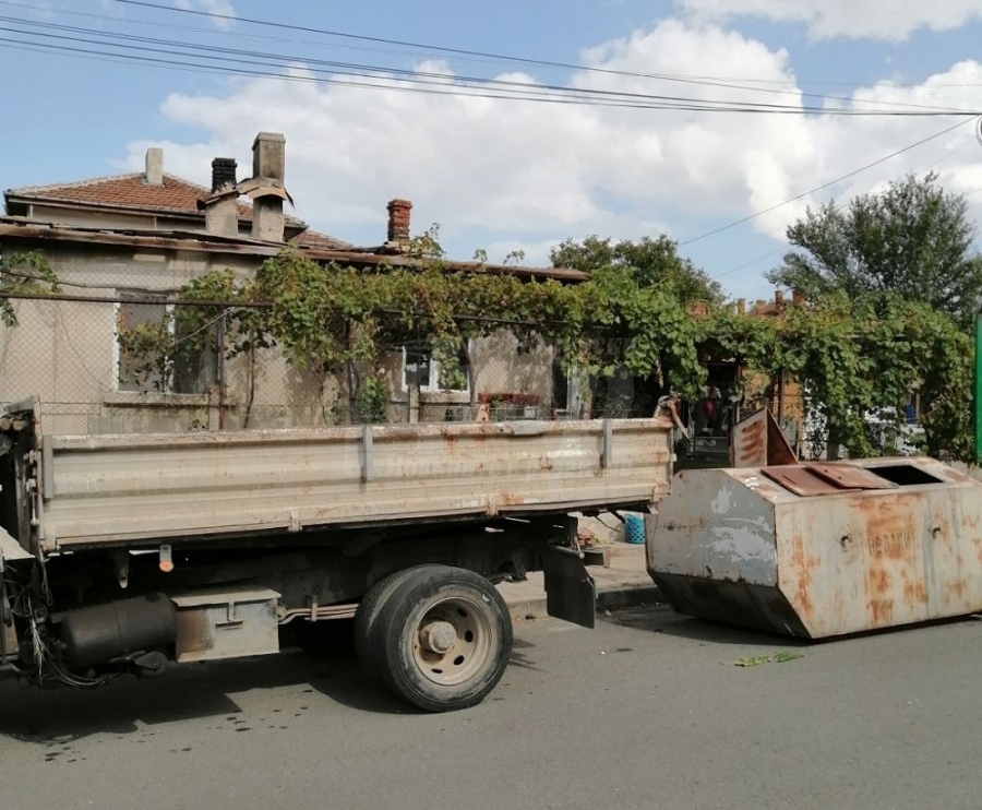 Започна разчистването на къща в Средец, опустошена от пожар