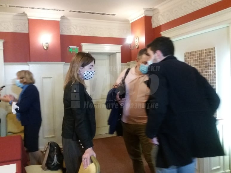 Ирландската евродепутатка Клеър Дейли се скри и обвини медиите