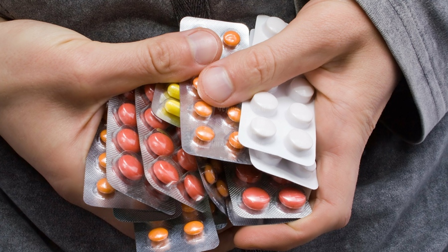 Заради COVID-19: Дефицит на 3 групи лекарства в аптеките