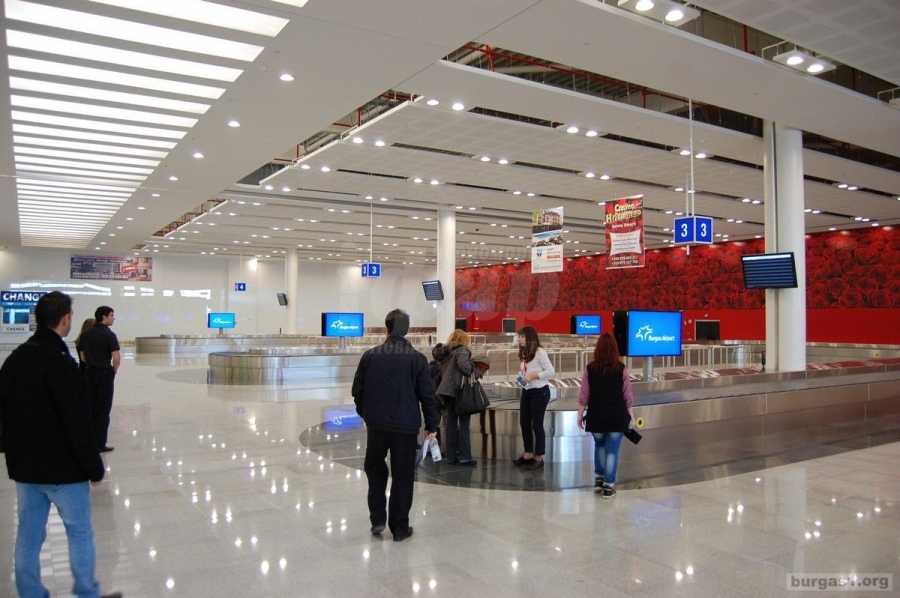 Дезинфекцират летище  Бургас с високотехнологичен нанопрепарат