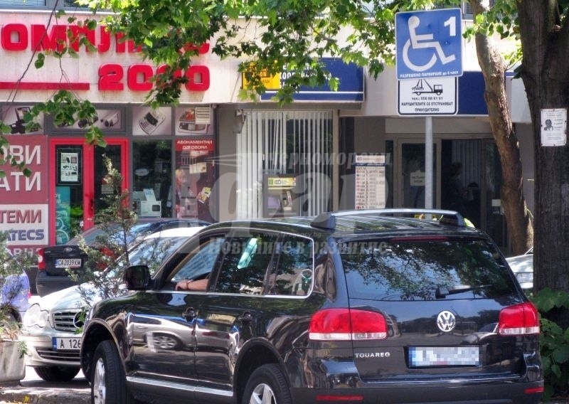 В Бургас: Първите персонални инвалидни паркоместа са факт