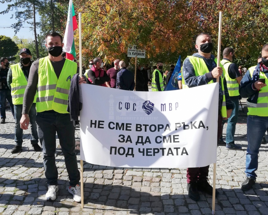 Полицаите излизат днес отново на протест