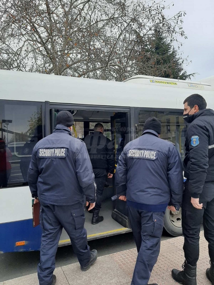 Масови проверки по магазините и автобусите в Бургас