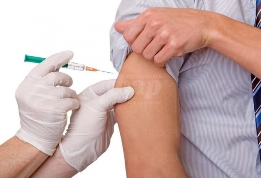 Лекари от КОЦ-Бургас и УМБАЛ са сред първите, които ще се ваксинират утре