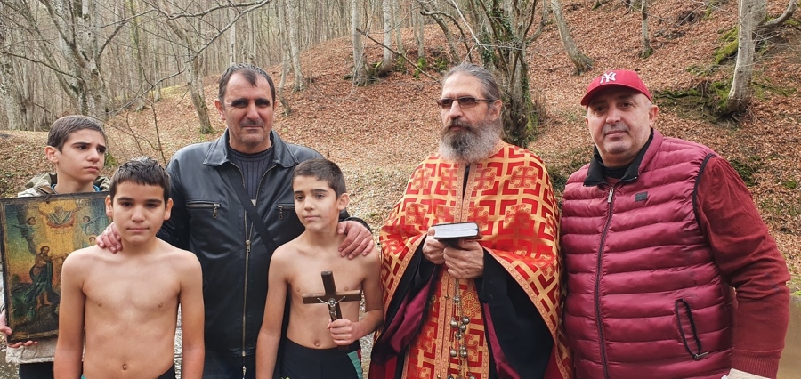 11-годишният Емилиян извади светия символ от водите на Докузак