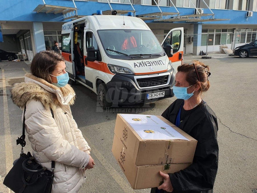 Бургаски медици получиха дарение от витамини и имуностимуланти 