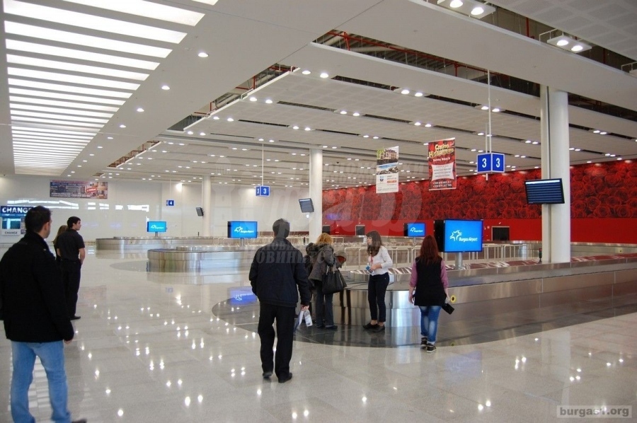 Спад от 82,51%  на чужденци, преминали през летището