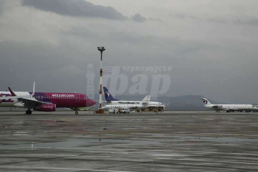 Бургаското летище пустее през зимата