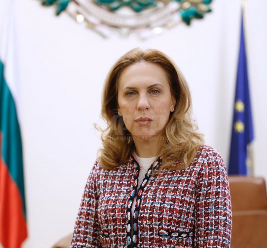 Министър Николова обяви кога може да отворят заведенията 